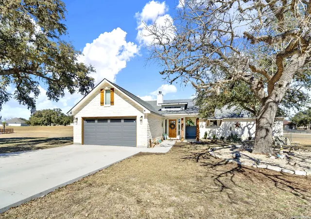 Photo 3 of Single family home for sale at 106 Tawny Oak, Bandera, TX 78003 | MLS# 1942224 | Listing updated on 2026-02-27