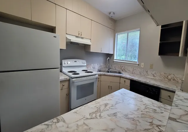 Photo 3 of Multi family home for sale at 521/523 Southtrail Dr, San Antonio, TX 78216 | MLS# 1942351 | Listing updated on 2026-08-10