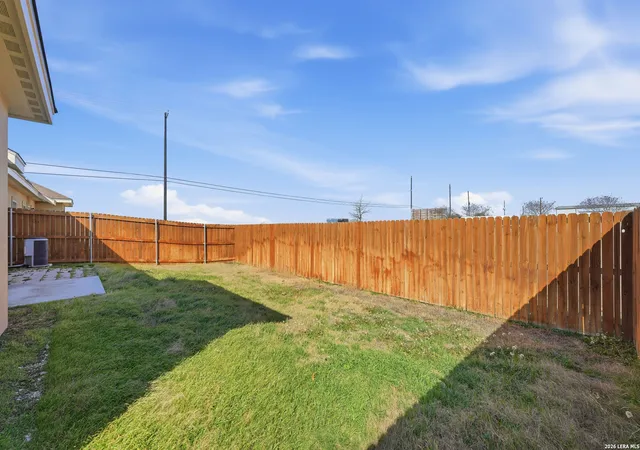 2nd image of 118 Navarro Xing, Seguin, TX 78155