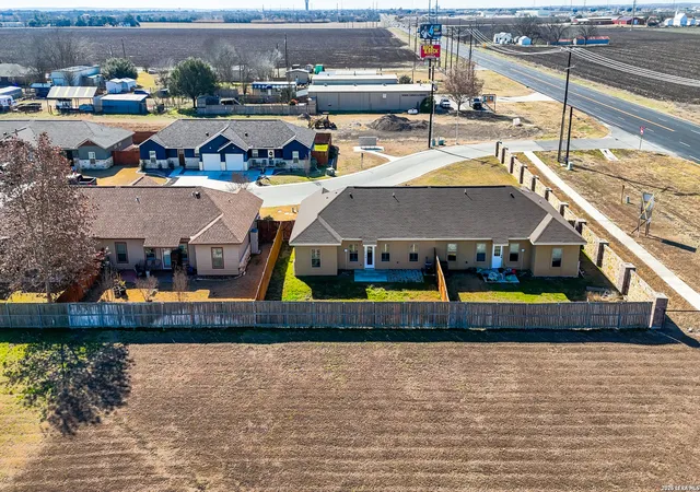 5th image of 118 Navarro Xing, Seguin, TX 78155