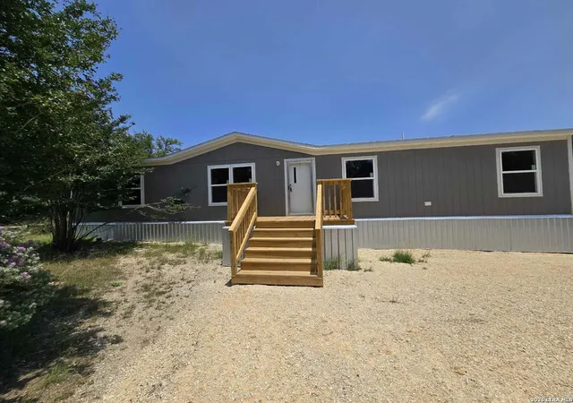 Photo 1 of Single family home for sale at 269 E Clark, Canyon Lake, TX 78133 | MLS# 1942517 | Listing updated on 2026-07-13