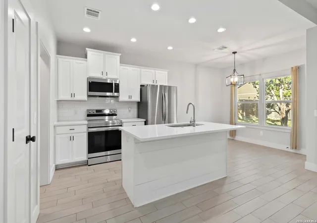 Photo 4 of Sale Pending at 119 Rockingshire, Spring Branch, TX 78070 | MLS# 1942530 | Listing updated on 2026-03-31