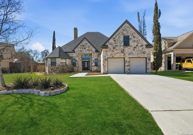 Photo 1 of Single family home for sale at 250 English Oaks Circle, Boerne, TX 78006 | MLS# 1942569 | Listing updated on 2026-09-15