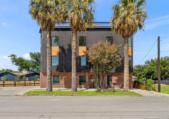 2nd image of 727 E Park Avenue, San Antonio, TX 78212 | MLS# 1942626