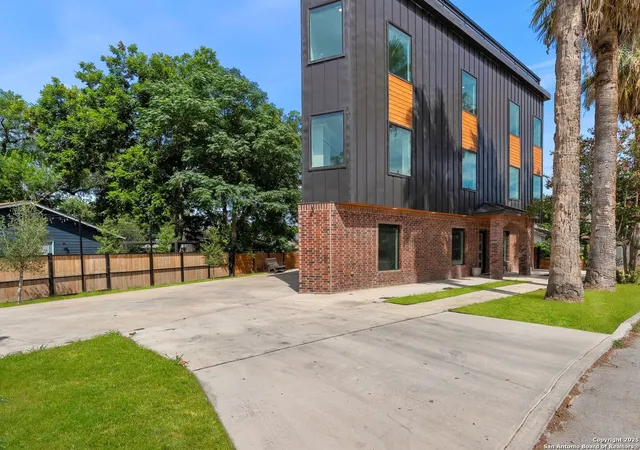Photo 4 of Single family home for sale at 727 E Park Avenue, San Antonio, TX 78212 | MLS# 1942626 | Listing updated on 2026-04-17