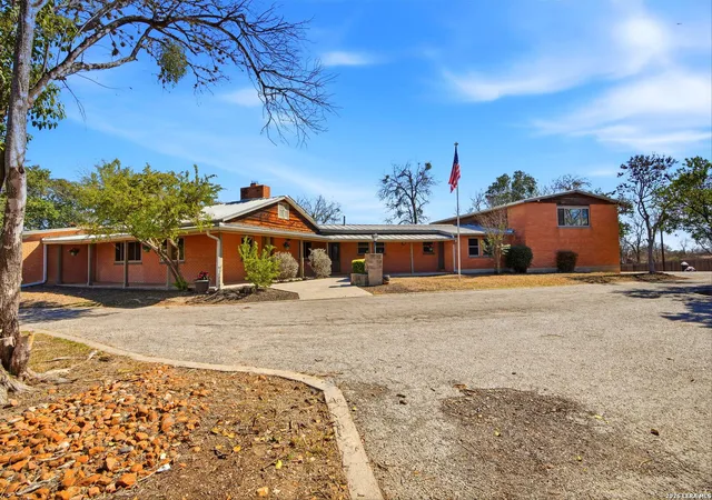 Photo 2 of Sale Pending at 222 Herweck Dr, San Antonio, TX 78213 | MLS# 1942635 | Listing updated on 2026-03-11