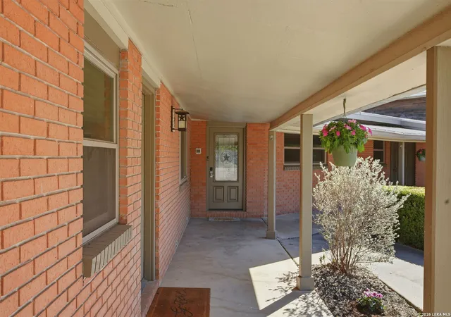 Photo 4 of Sale Pending at 222 Herweck Dr, San Antonio, TX 78213 | MLS# 1942635 | Listing updated on 2026-03-11