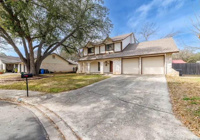 Photo 4 of Sale Pending at 209 Coventry Ln, Seguin, TX 78155 | MLS# 1942653 | Listing updated on 2026-08-06