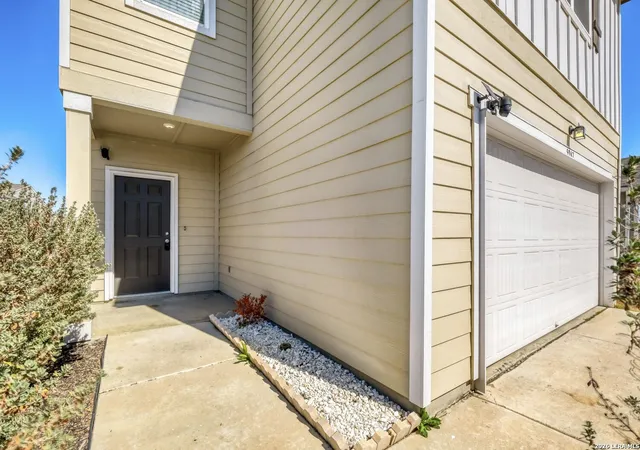 Photo 3 of Single family home for sale at 5247 Hickory Pl, San Antonio, TX 78222 | MLS# 1942678 | Listing updated on 2026-08-11