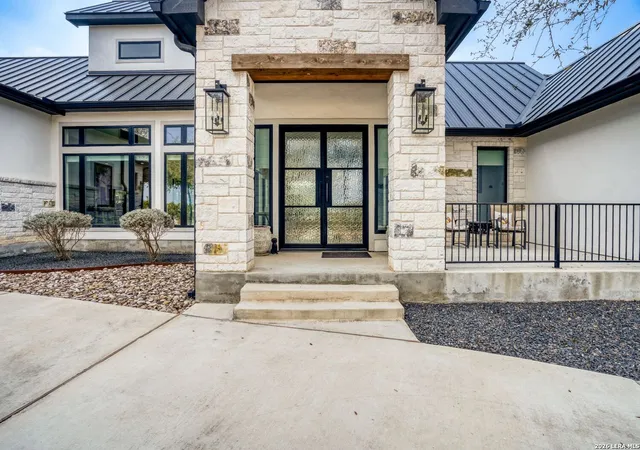 Photo 2 of Single family home for sale at 2119 Andalusia, Canyon Lake, TX 78133 | MLS# 1942680 | Listing updated on 2026-03-10