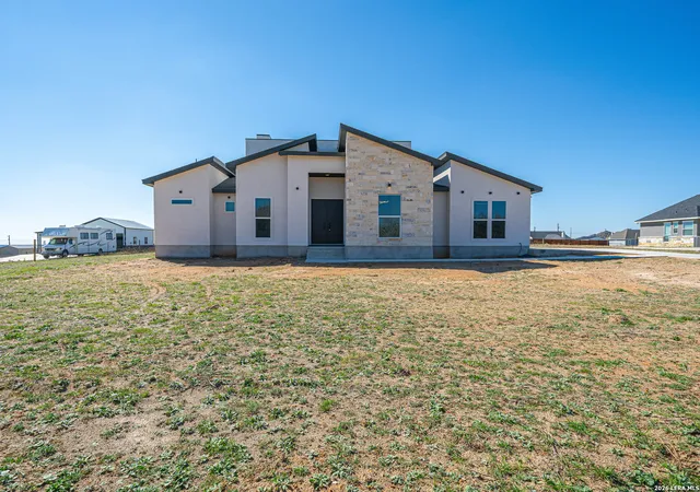 1st image of 999 County Road 319, La Vernia, TX 78121 | MLS# 1942817