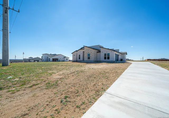 4th image of 999 County Road 319, La Vernia, TX 78121 | MLS# 1942817