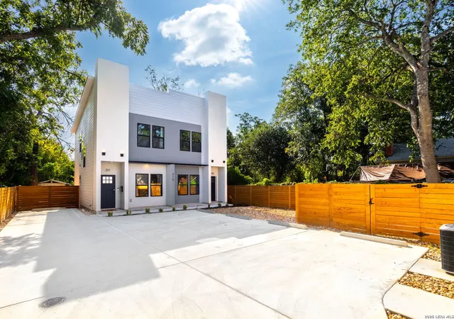Photo 3 of Multi family home for sale at 210 Piedmont, San Antonio, TX 78203 | MLS# 1942829 | Listing updated on 2026-08-11