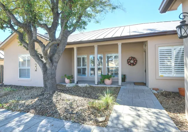 Photo 2 of Single family home for sale at 10 Bryanston, San Antonio, TX 78218 | MLS# 1942840 | Listing updated on 2026-09-10