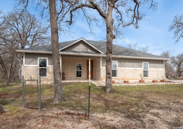 2nd image of 187 Champions, La Vernia, TX 78121 | MLS# 1942892