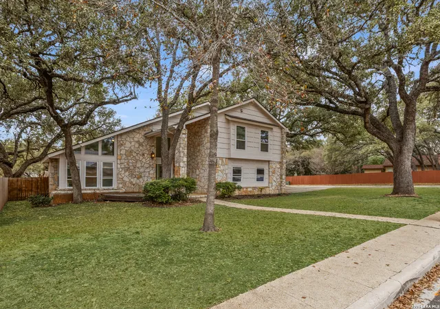 Photo 3 of Sale Pending at 14131 Kings Meadows, San Antonio, TX 78231 | MLS# 1942911 | Listing updated on 2026-09-17