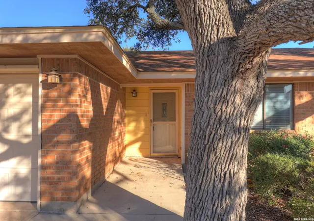 Photo 3 of Sale Pending at 131 Homestead Dr, Kerrville, TX 78028 | MLS# 1943062 | Listing updated on 2026-03-15