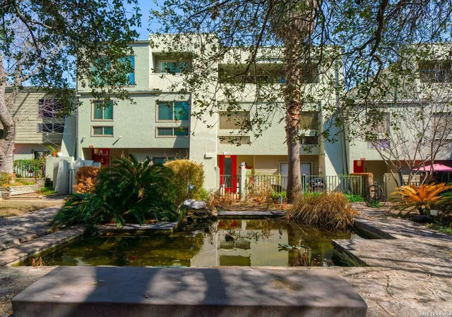 Listing Photo 1 - Condo for sale in building located at 3102 Eisenhauer, San Antonio, TX 78209 - Unit #C 26