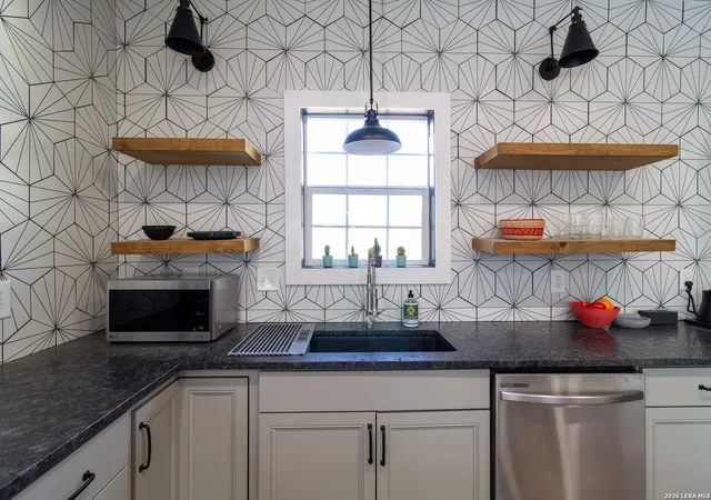 Photo 3 of Sale Pending at 139 Palo Blanco, San Antonio, TX 78210 | MLS# 1943085 | Listing updated on 2026-05-18