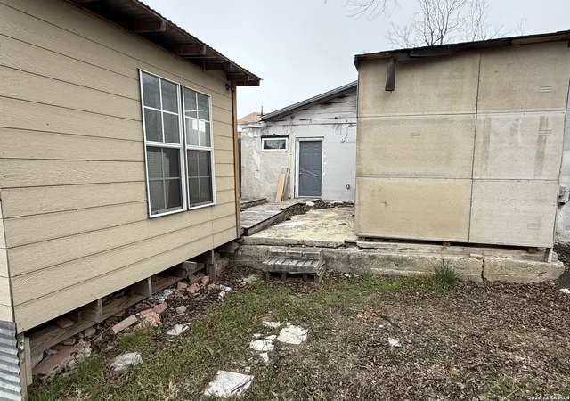 2nd image of 3334 W Commerce, San Antonio, TX 78207 | MLS# 1943087