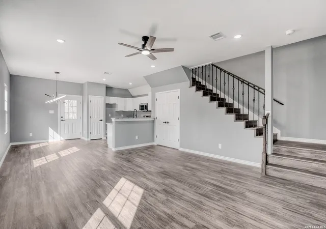 Listing Photo 5 - Condo for sale in building located at 113 Anderson, San Antonio, TX 78203