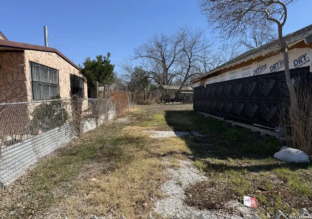 Photo 2 of Single family home for sale at 118 116 Laza, San Antonio, TX 78207 | MLS# 1943258 | Listing updated on 2026-03-04
