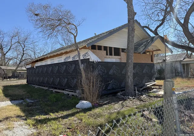 Photo 1 of Single family home for sale at 118 116 Laza, San Antonio, TX 78207 | MLS# 1943258 | Listing updated on 2026-03-04