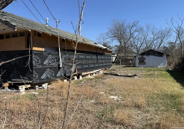 Photo 3 of Single family home for sale at 118-116 Laza, San Antonio, TX 78207 | MLS# 1943258 | Listing updated on 2026-03-04