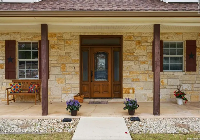 Photo 2 of Sale Pending at 517 Mountain Crk Trl, Boerne, TX 78006 | MLS# 1943293 | Listing updated on 2026-04-08