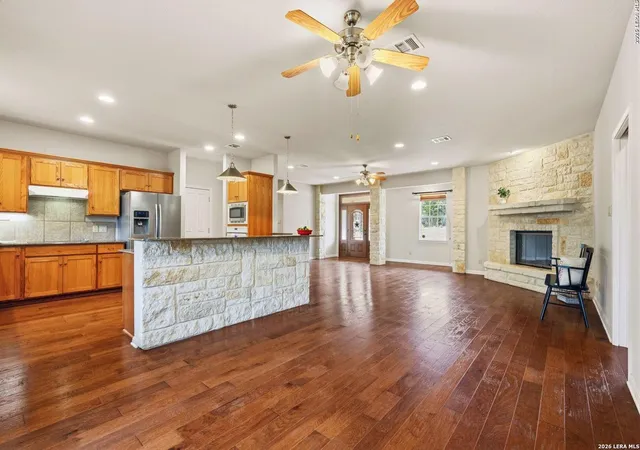 Photo 3 of Sale Pending at 517 Mountain Crk Trl, Boerne, TX 78006 | MLS# 1943293 | Listing updated on 2026-04-08