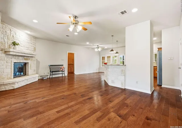 Photo 4 of Sale Pending at 517 Mountain Crk Trl, Boerne, TX 78006 | MLS# 1943293 | Listing updated on 2026-04-08