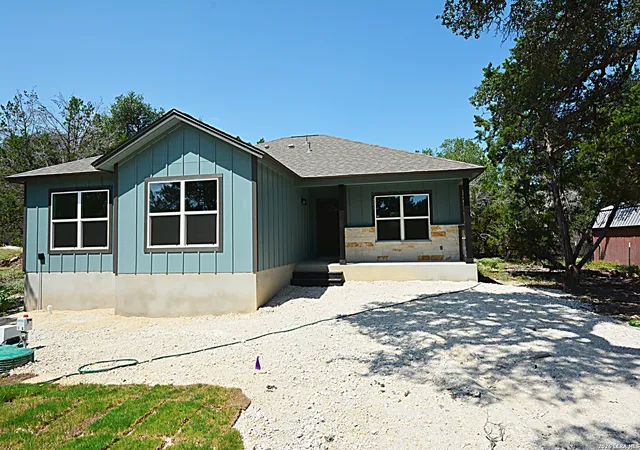 Photo 1 of Single family home for sale at 201 Country, Spring Branch, TX 78070 | MLS# 1943472 | Listing updated on 2026-10-08