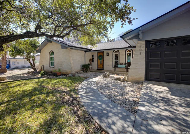 2nd image of 409 Oakwood, New Braunfels, TX 78130 | MLS# 1943480