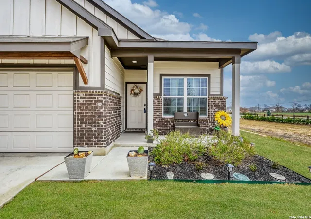 Photo 3 of Single family home for sale at 7106 Sycamore Pass, San Antonio, TX 78252 | MLS# 1943527 | Listing updated on 2026-03-06