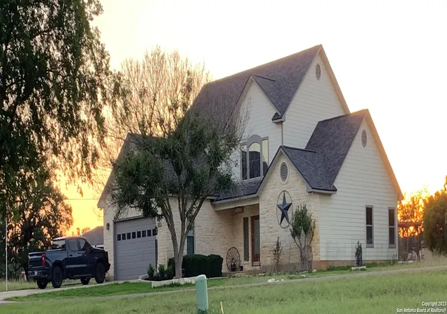 Photo 1 of Single family home for sale at 177 Knollwood Cir, Bandera, TX 78003 | MLS# 1943610 | Listing updated on 2026-08-17