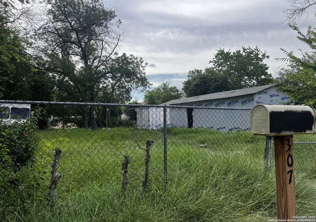 Photo 3 of Land for sale at 307 S San Bernardo, San Antonio, TX 78237 | MLS# 1943621 | Listing updated on 2026-06-12