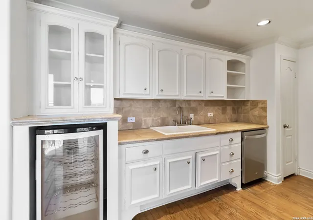 Photo 2 of Sale Pending at 700 E Hildebrand #703, San Antonio, TX 78212 | MLS# 1943653 | Listing updated on 2026-03-18
