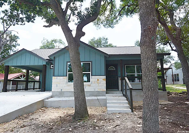 Photo 1 of Single family home for sale at 554 Burr Oak, Canyon Lake, TX 78133 | MLS# 1943683 | Listing updated on 2026-09-08