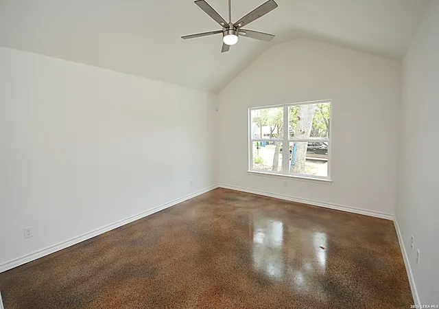 Photo 4 of Single family home for sale at 554 Burr Oak, Canyon Lake, TX 78133 | MLS# 1943683 | Listing updated on 2026-09-08