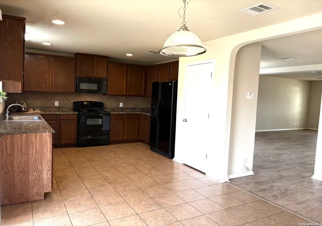 Photo 4 of Single family home for sale at 118 Arcadia, Cibolo, TX 78108 | MLS# 1943765 | Listing updated on 2026-04-19