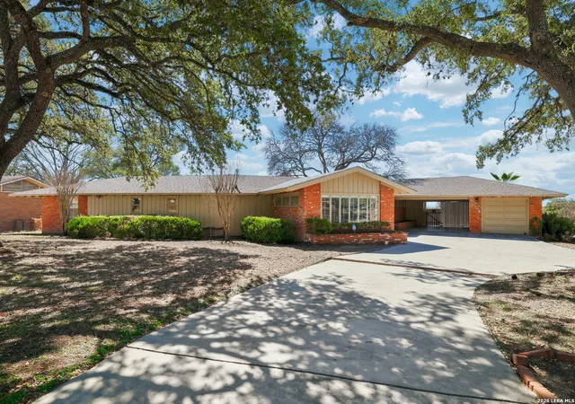 Photo 2 of Sale Pending at 226 Clearview Dr, San Antonio, TX 78228 | MLS# 1943866 | Listing updated on 2026-03-24