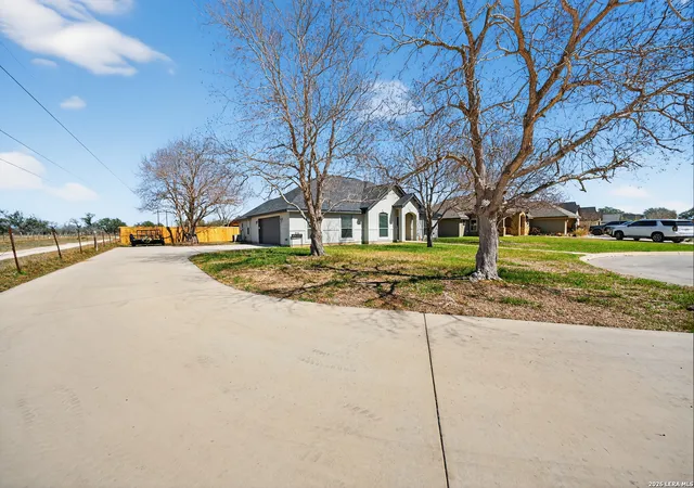 Photo 4 of Sale Pending at 1768 Stonehaven, Pleasanton, TX 78064 | MLS# 1943907 | Listing updated on 2026-07-30