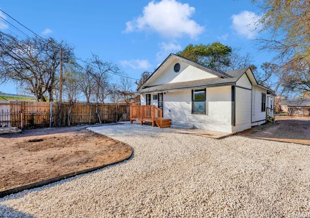 3rd image of 439 W Lubbock, San Antonio, TX 78204 | MLS# 1944139