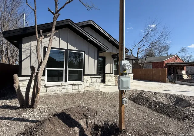 Homes for sale in San Antonio, TX | 810 S San Eduardo Ave, San Antonio, TX 78228 | MLS# 1944141