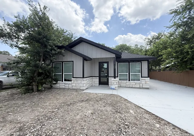 32nd image of 810 S San Eduardo Ave, San Antonio, TX 78228 | MLS# 1944141