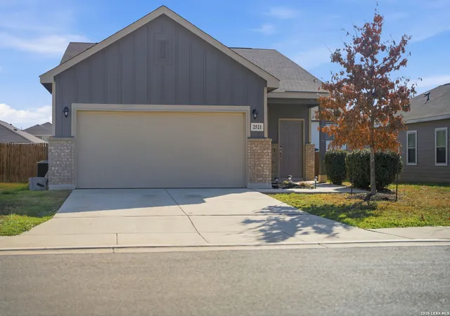 Photo 2 of Single family home for sale at 2521 Hiddenbrooke Trace, Seguin, TX 78155 | MLS# 1944199 | Listing updated on 2026-05-19