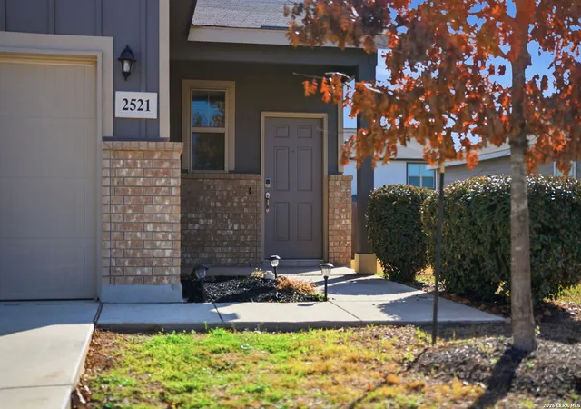Photo 3 of Single family home for sale at 2521 Hiddenbrooke Trace, Seguin, TX 78155 | MLS# 1944199 | Listing updated on 2026-05-19