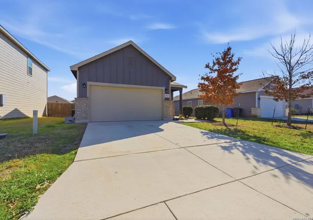 Photo 4 of Single family home for sale at 2521 Hiddenbrooke Trace, Seguin, TX 78155 | MLS# 1944199 | Listing updated on 2026-05-19