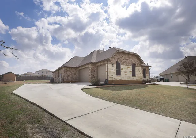 Photo 3 of Single family home for sale at 6402 Tallow Way, Converse, TX 78109 | MLS# 1944242 | Listing updated on 2026-02-27