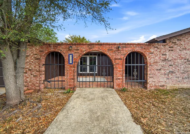 Photo 3 of Sale Pending at 5407 King Albert, San Antonio, TX 78229 | MLS# 1944277 | Listing updated on 2026-04-27
